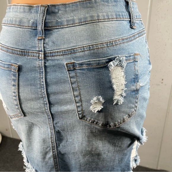 * Forever 21 Women's  Distressed Ripped Denim Mini Skirt Sz 30 - Picture 9 of 17
